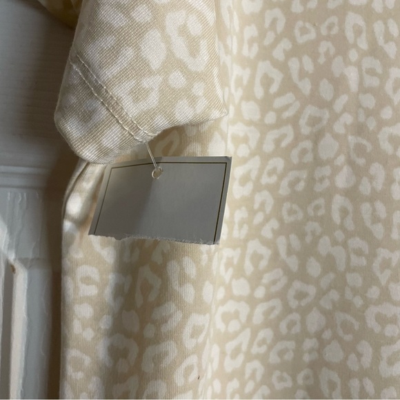 The Royal Standard Leopard Print Crew Neck Short Sleeve Tee Shirt Beige White - Picture 4 of 6